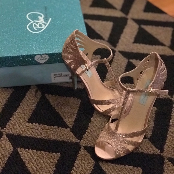 Betsey Johnson Champagne size 7 - Picture 2 of 4